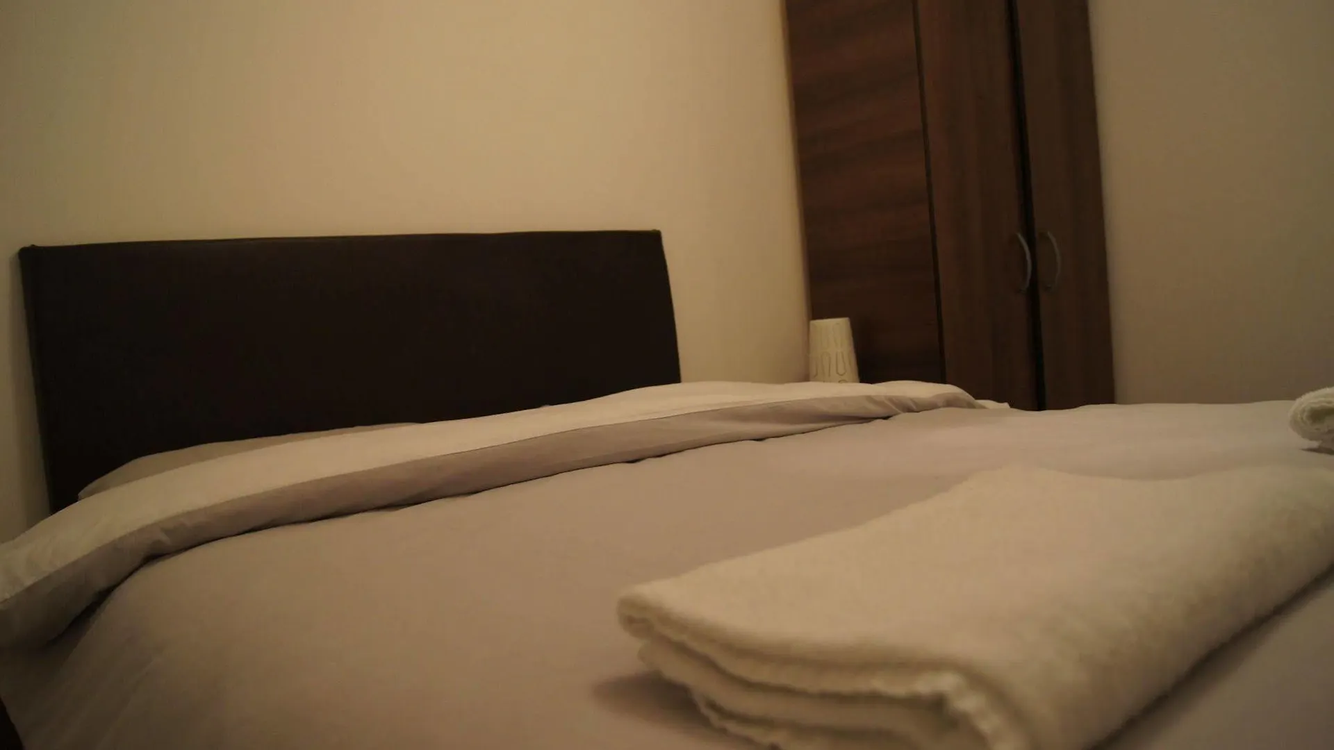 The Residence London City 2*,